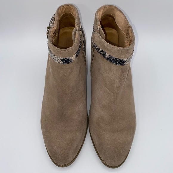 Vionic Upton Tan Suede Zip Ankle Boots Sz 8.5 Snakeskin Buckle Strap 3” Heel - Picture 3 of 11